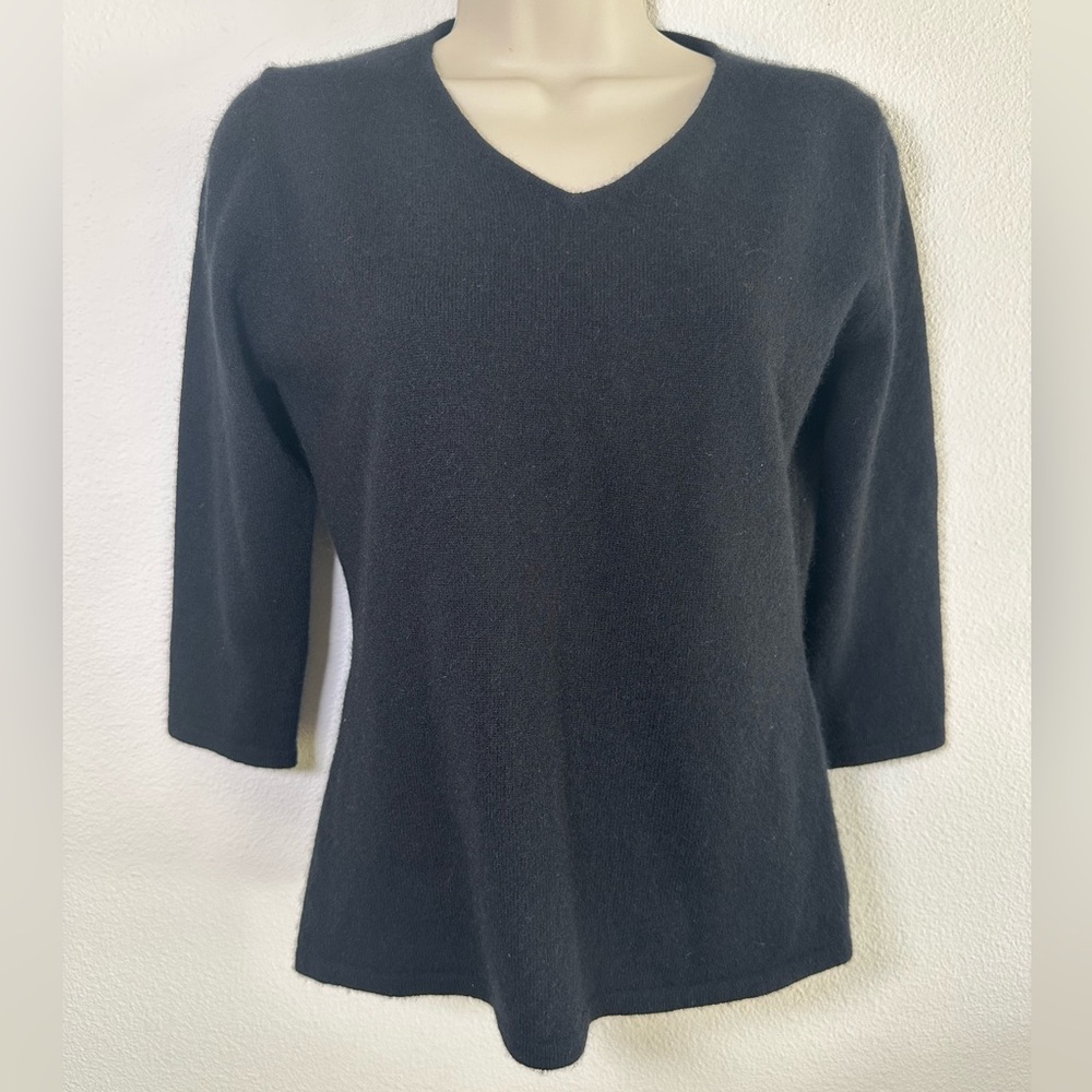 Wendy B Black V-Neck cashmere Sweater size small